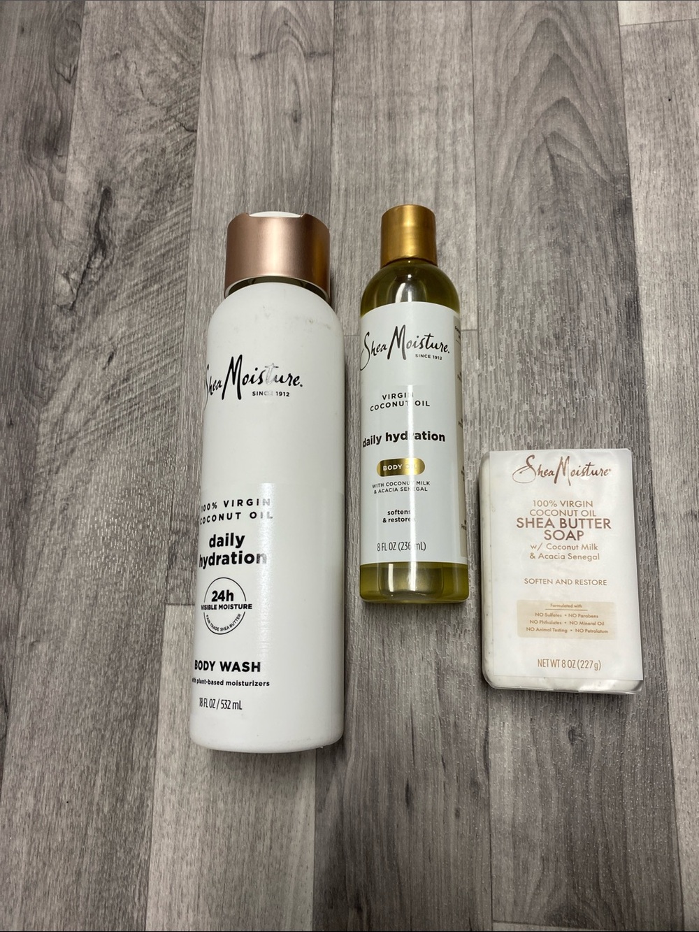 Shea Moisture Daily Hydration Body Wash - 100% virgin coconut oil
